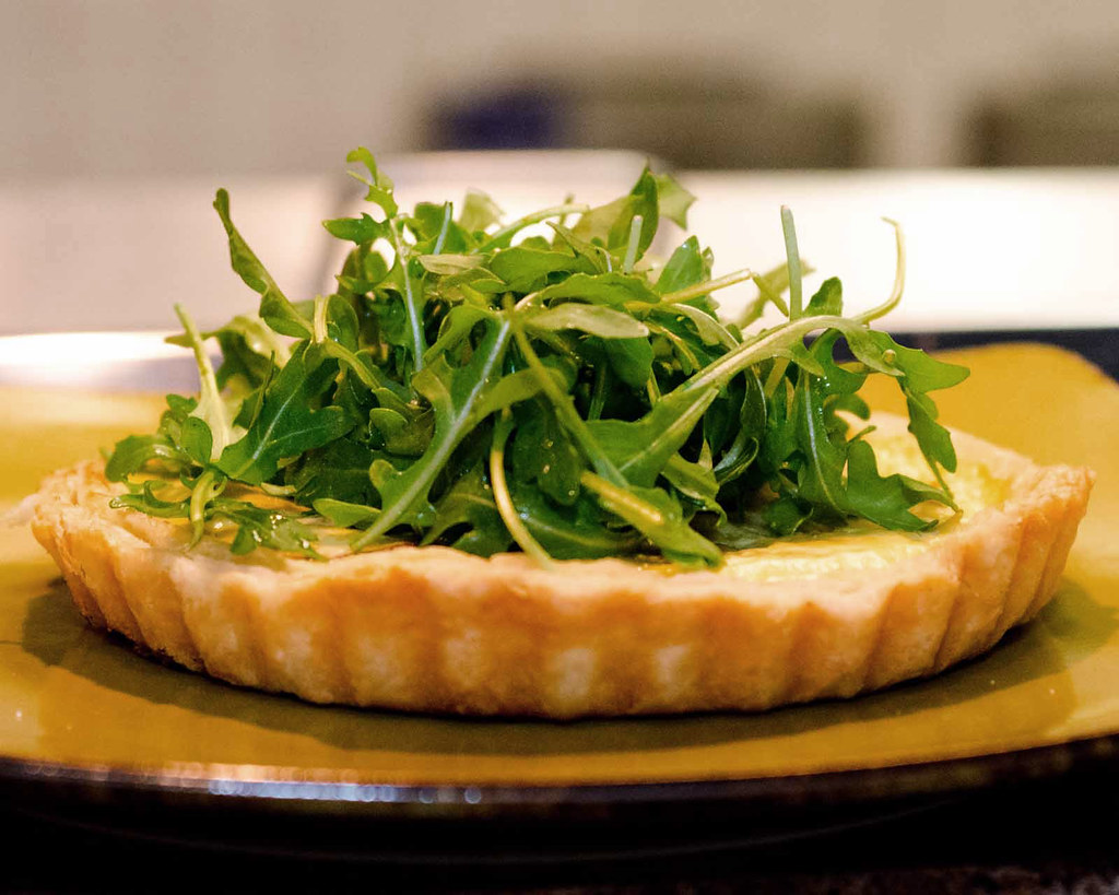 Oak Craft Pizza team preparing gourmet pizza